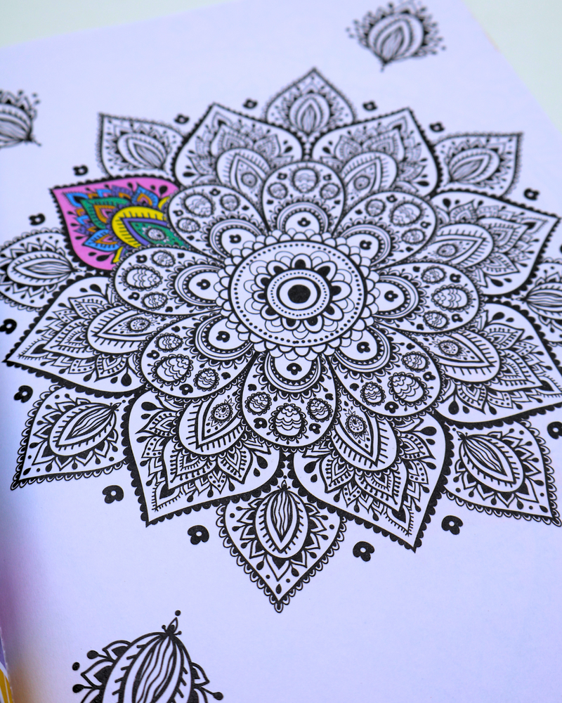 The Ultimate Coloring Book of Mandalas - Libro de Colorear